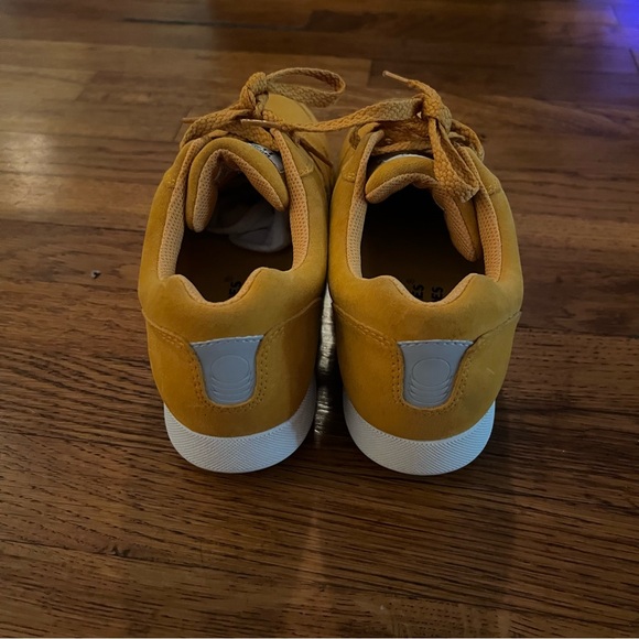 ✨HUSH PUPPIES | Women's Upbeat Suede Golden Sun Sneaker✨ - Picture 4 of 7